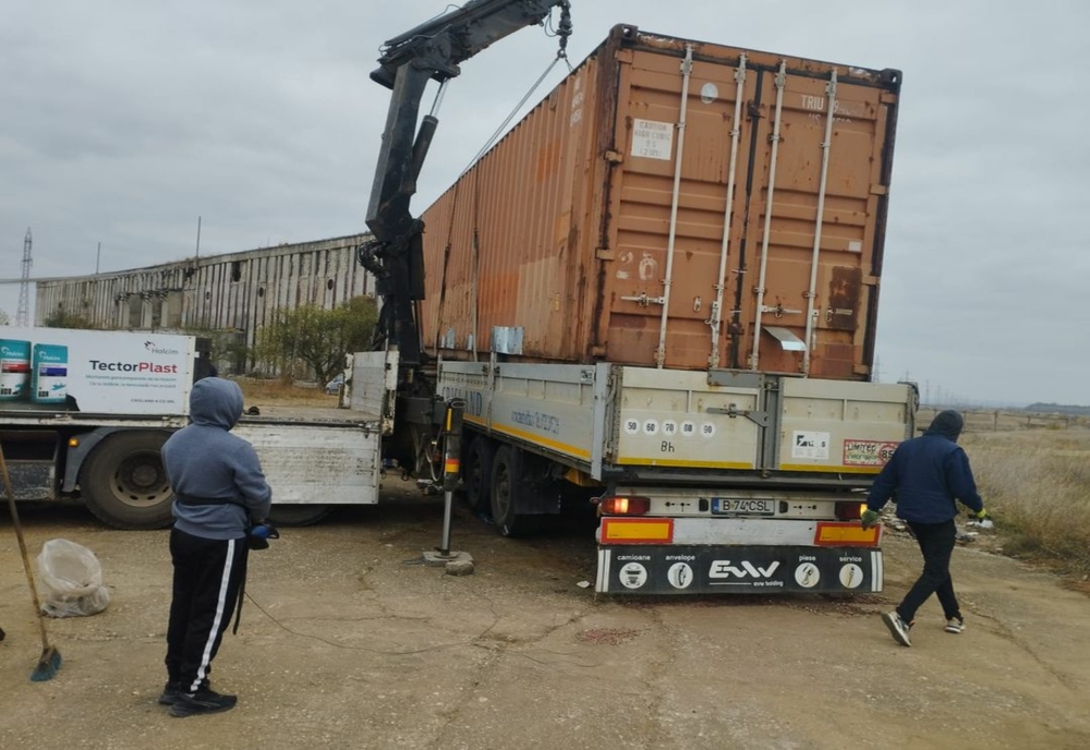 Container încărcat cu deşeuri periculoase-seminţe de porumb tratate cu furadan, descoperit în Stăneşti