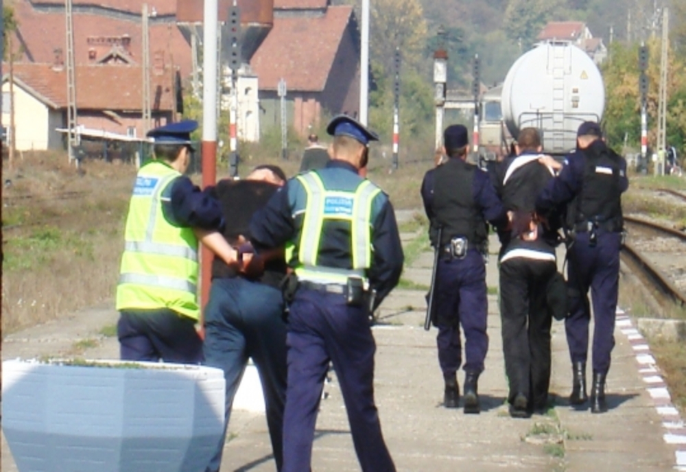 Dâmboviţa. Dosar penal pentru săvârșirea infracțiunilor de fals în înscrisuri sub semnătură  privată, uz de fals și înșelăciune