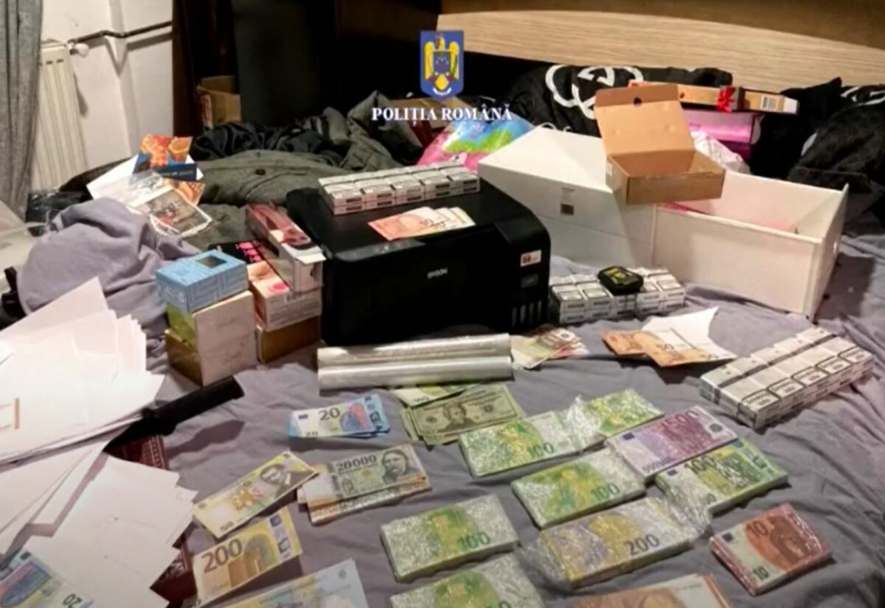 Percheziții domiciliare la falsificatori de euro, dolari, forinți și lei în Caraș-Severin și în alte județe din țară