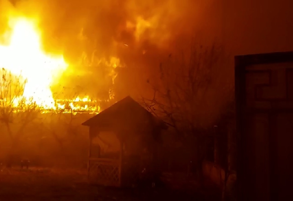 Video: Incendiu de proporții la un hotel-restaurant situat pe DN 26, la Vânători, în județul Galați
