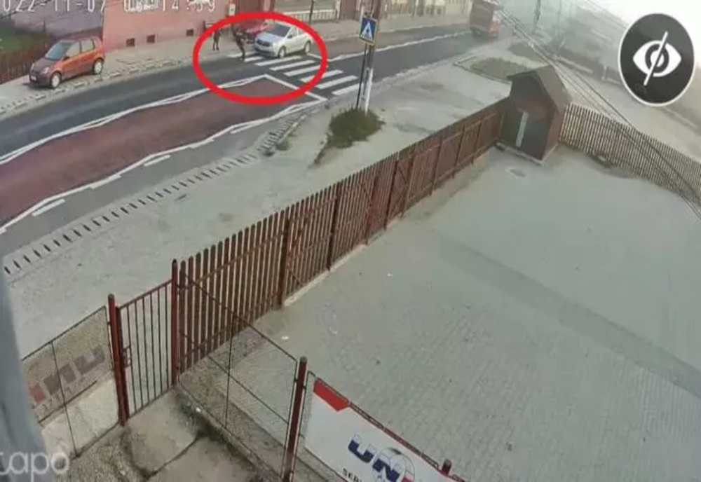 VIDEO – Accident grav – Momentul în care un copil de 8 ani este spulberat pe trecerea de pietoni, în Sibiu