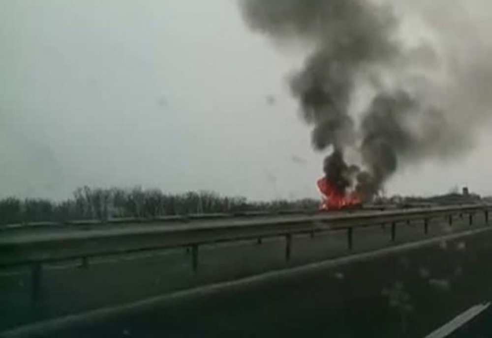 Incendiu la o autoutilitară pe Autostrada A1 Bucureşti – Piteşti, la kilometrul 12