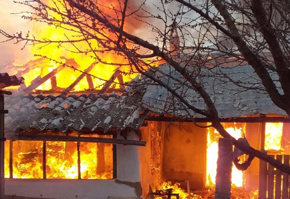 Prahova. Incendiu violent la o casă din Bănești