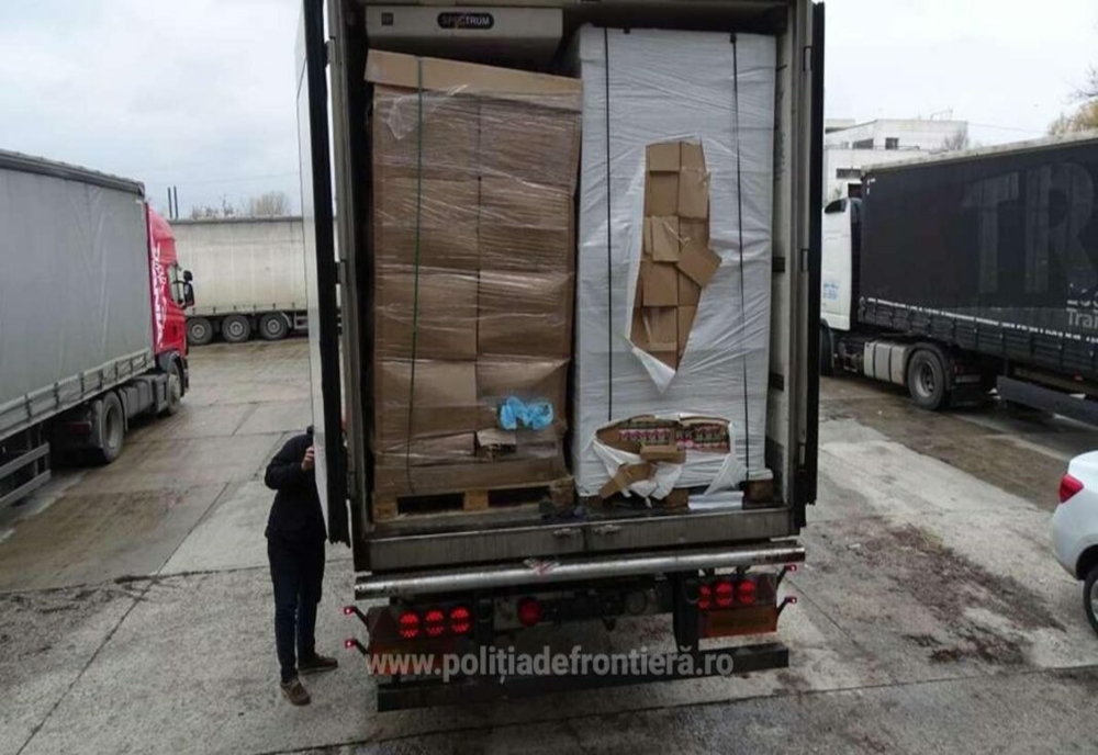 Ţigări de contrabandă de aproximativ 1,4 milioane de euro, ascunse într-o remorcă frigorifică, depistate la Calafat