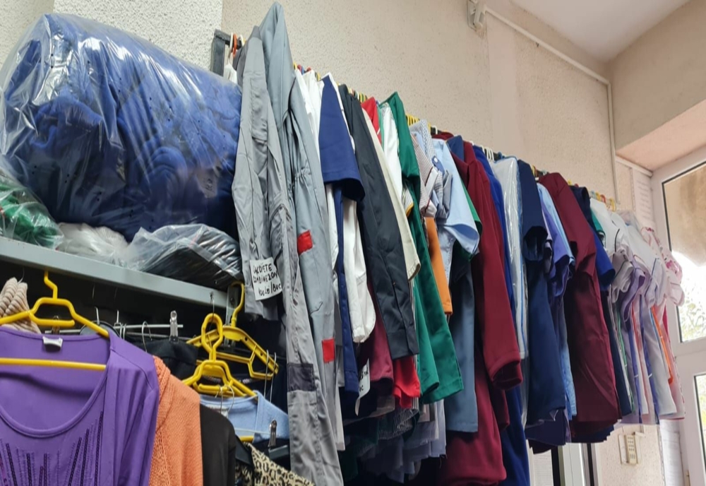 FOTO Comisarii Protecției Consumatorilor au descoperit dezastru în magazinele care vând haine second-hand în Tulcea