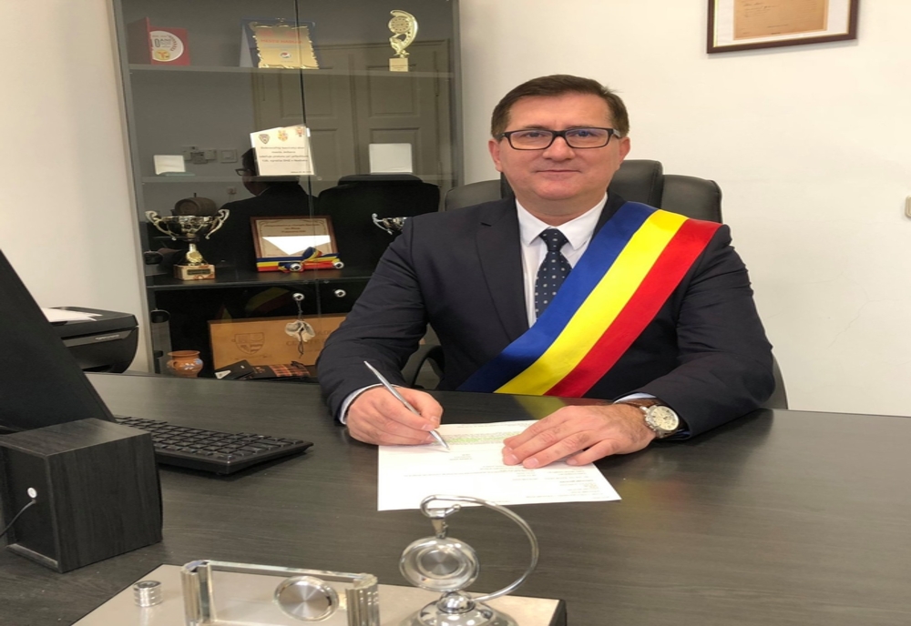 Primarul din Nădlac a intrat în PSD, fiind primit de Marcel Ciolacu. Fifor: Prin structură şi stil de lucru, s-a dovedit a fi un social-democrat autentic