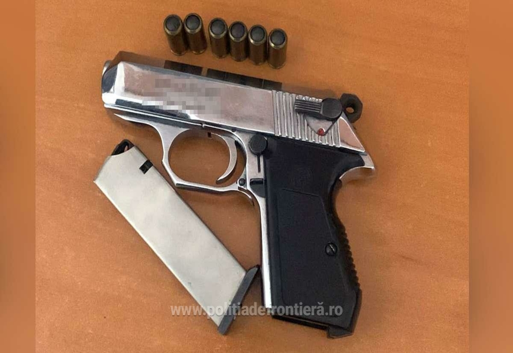 Armă neletală și un încărcător cu 6 cartușe descoperite în autoturismul unui cetățean român la controlul de frontieră