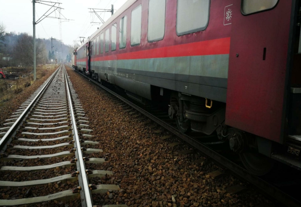 Accident feroviar în Prahova. O mașină a fost lovită de tren