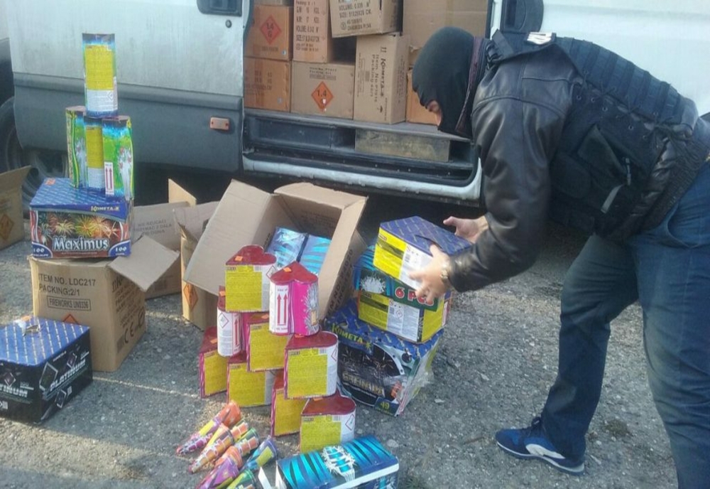 Percheziții în Târgoviște și Moreni. Peste 600 de kilograme de materiale pirotehnice, confiscate de polițiști