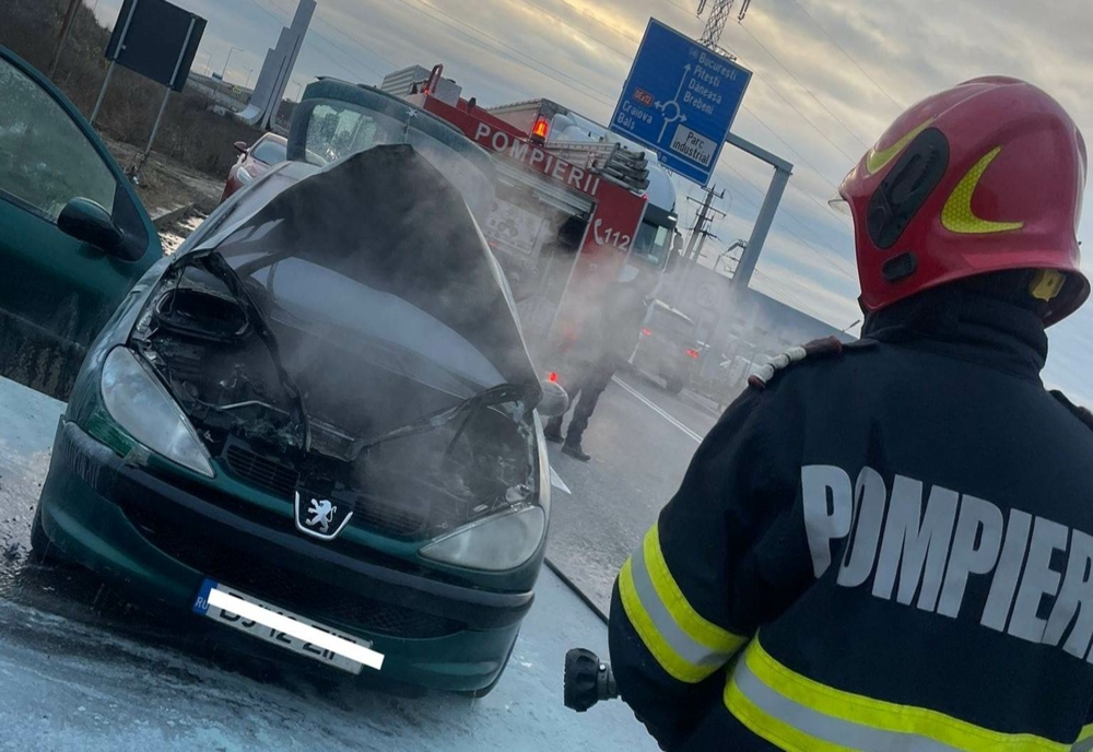 O maşină a luat foc în mers, la Slatina