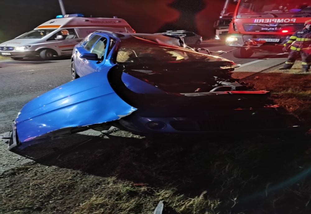 Accident mortal pe o șosea din Caraș-Severin, după ce un autoturism și o autoplatformă s-au ciocnit