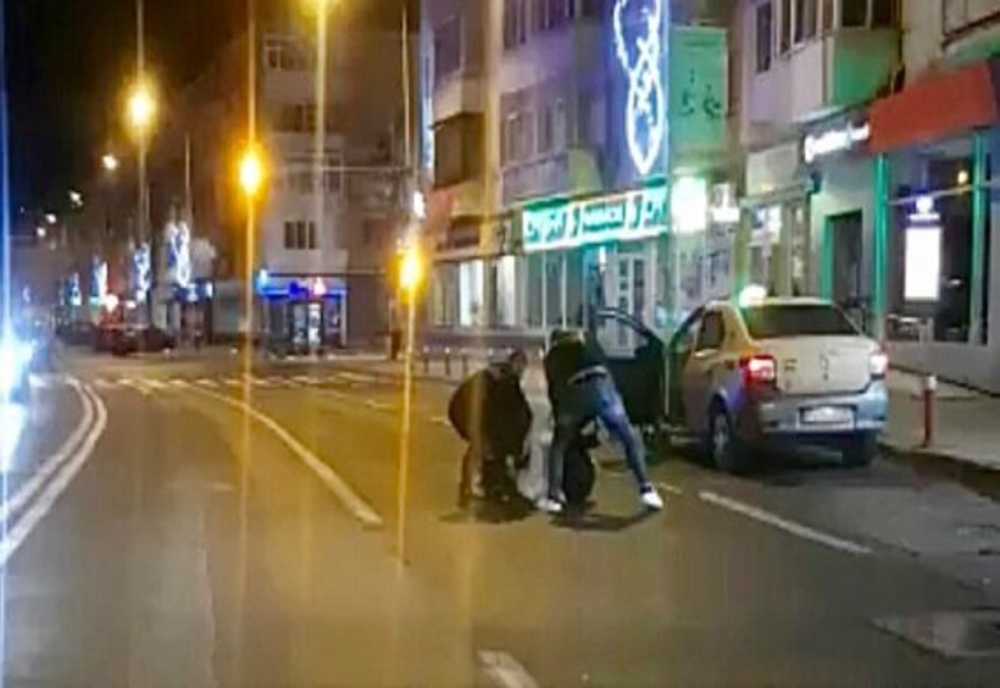 VIDEO| Taximetrist bătut în Tulcea. Agresorii, căutați de poliție