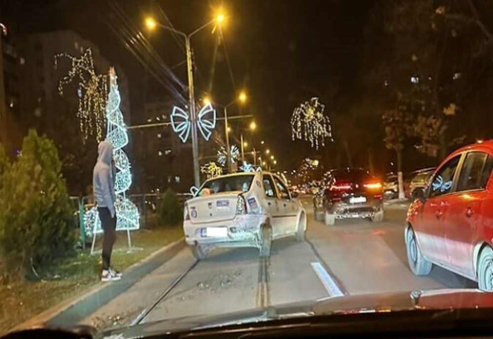 Prahova. Mașină de taxi lovită pe Bd. Republicii din Ploiești. Un șofer a fugit de la locul evenimentului
