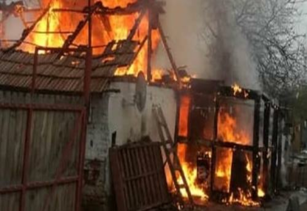 Femeie decedată după ce locuinţa în care se afla a fost afectată de un incendiu