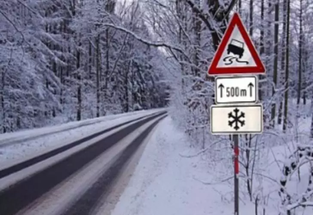 Cod galben de fenomene periculoase – ghețuș și polei, pe șoselele din țară. Cele mai afectate județe