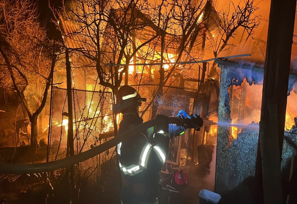 Salvatorii cărășeni au intervenit în ultimele 24 de ore în 12 situații de urgență: incendii și accidente