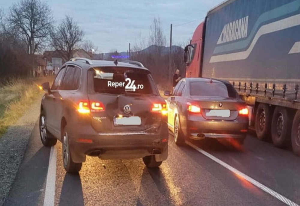 Președintele CJ Caraș-Severin – Romeo Dunca, implicat într-un accident în lanț pe DN6 – 3 mașini avariate din cauza unui TIR