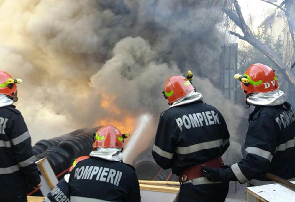Incendiu violent în Ciochina. De la ce au pornit flăcările