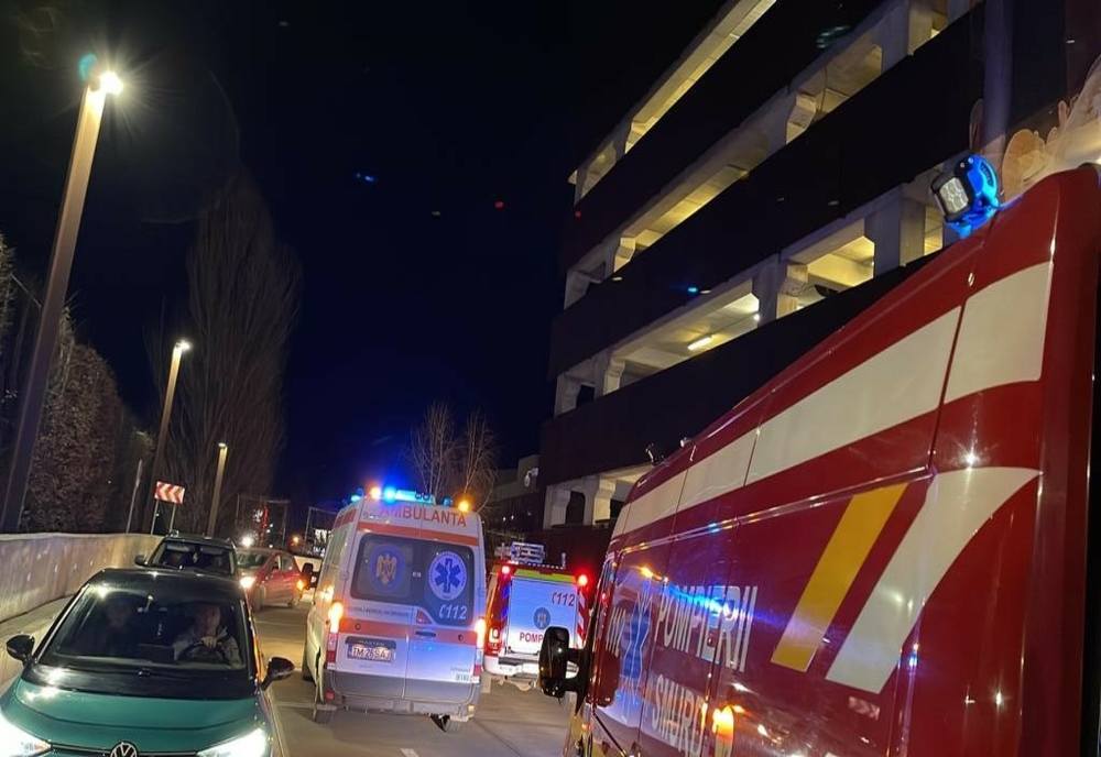 Incident teribil la Timișoara: un bărbat s-a prăbușit de la etajul cinci al parcării supraetajate, la un mall din oraș