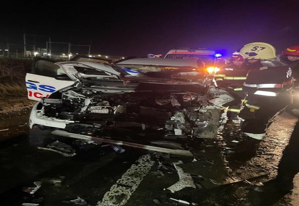 Patru persoane au fost rănite intr-un accident rutier în județul Iași după o ciocnire intre o ambulanţă și o autospecială de la salubritate