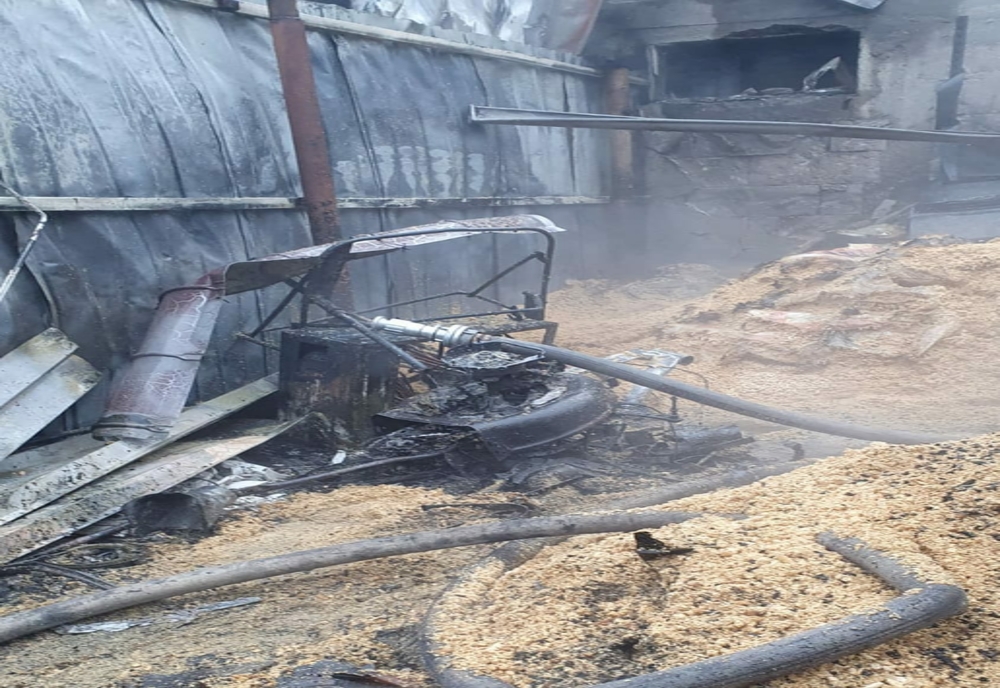 Incendiu puternic în Dâmbovița! Flăcările au mistuit patru tone de peleți