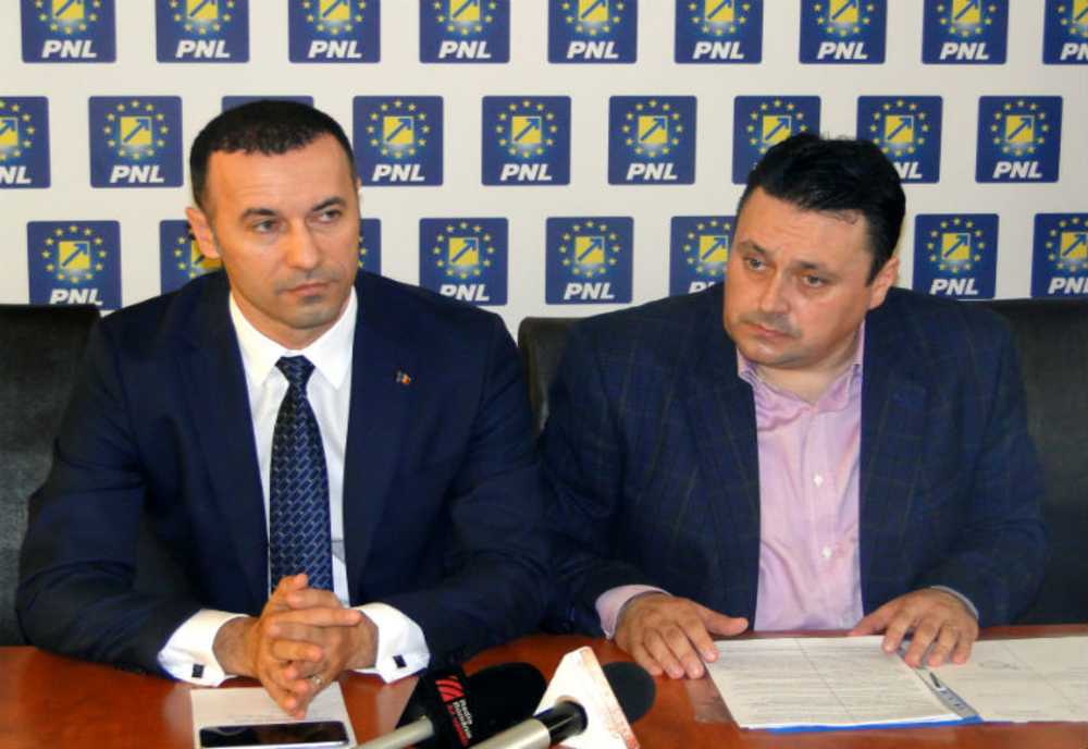 Primarul Ploieştiului, Andrei Volosevici, a fost suspendat, marţi seară, din PNL pentru o perioadă de şase luni