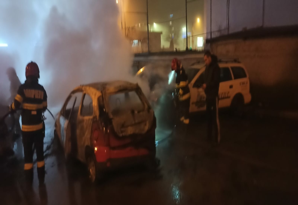 Cinci maşini cuprinse de un incendiu, seara trecută, la Craiova