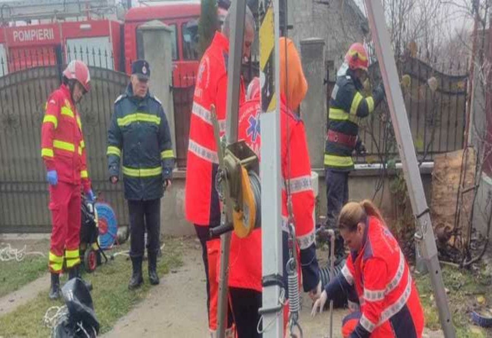 O femeie din Neamț în vârstă de 61 de ani, scoasă moartă de pompieri dintr-o fântână adâncă de 27 de metri
