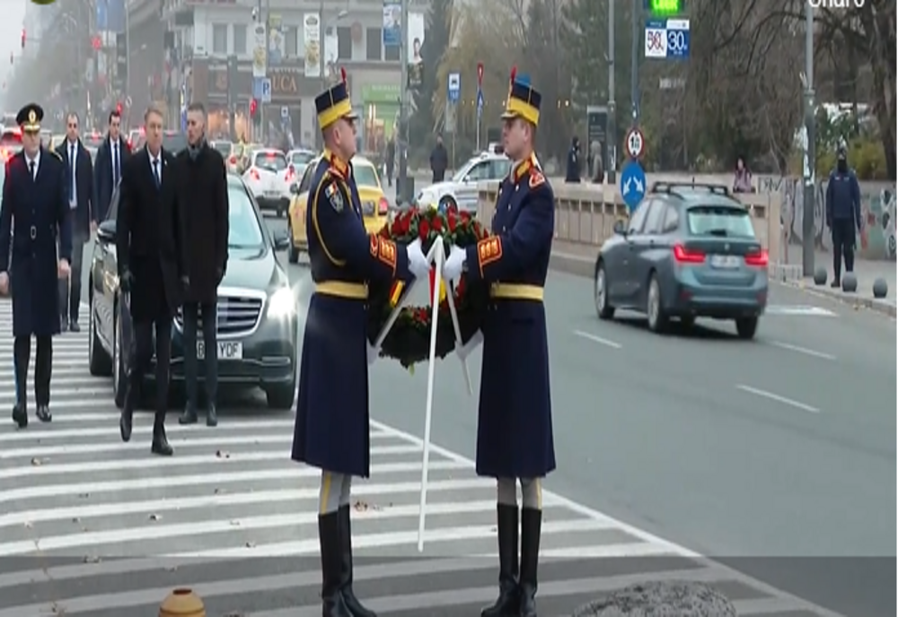 Klaus Iohannis a depus o coroană de flori în memoria victimelor Revoluţiei din Decembrie 1989