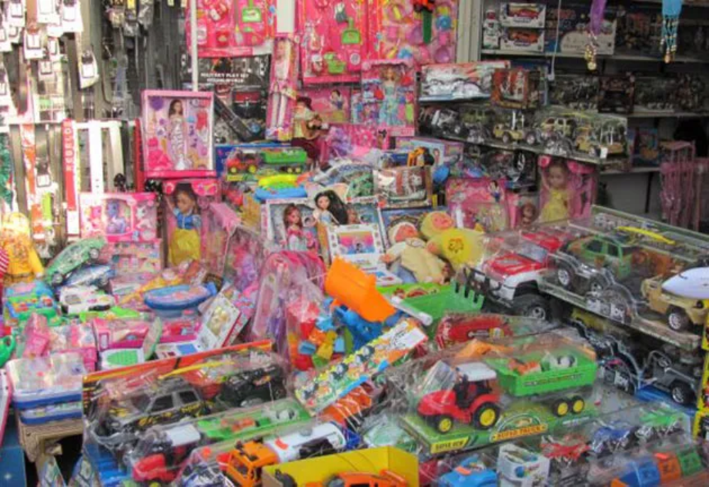 ANPC recomandă atenţie sporită la achiziţionarea dulciurilor şi jucăriilor, pe fondul intensificării comerţului cu produse pentru copii, în contextul sărbătorii Sfântului Nicolae