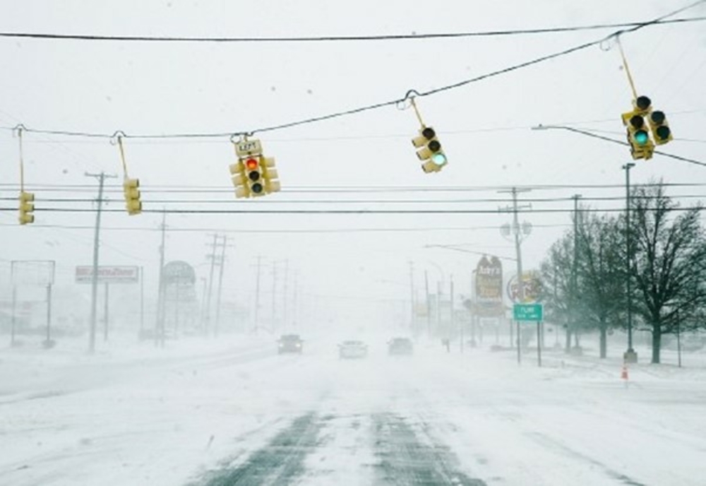 Vreme extremă în America de Nord: Cel puţin 38 de oameni au murit