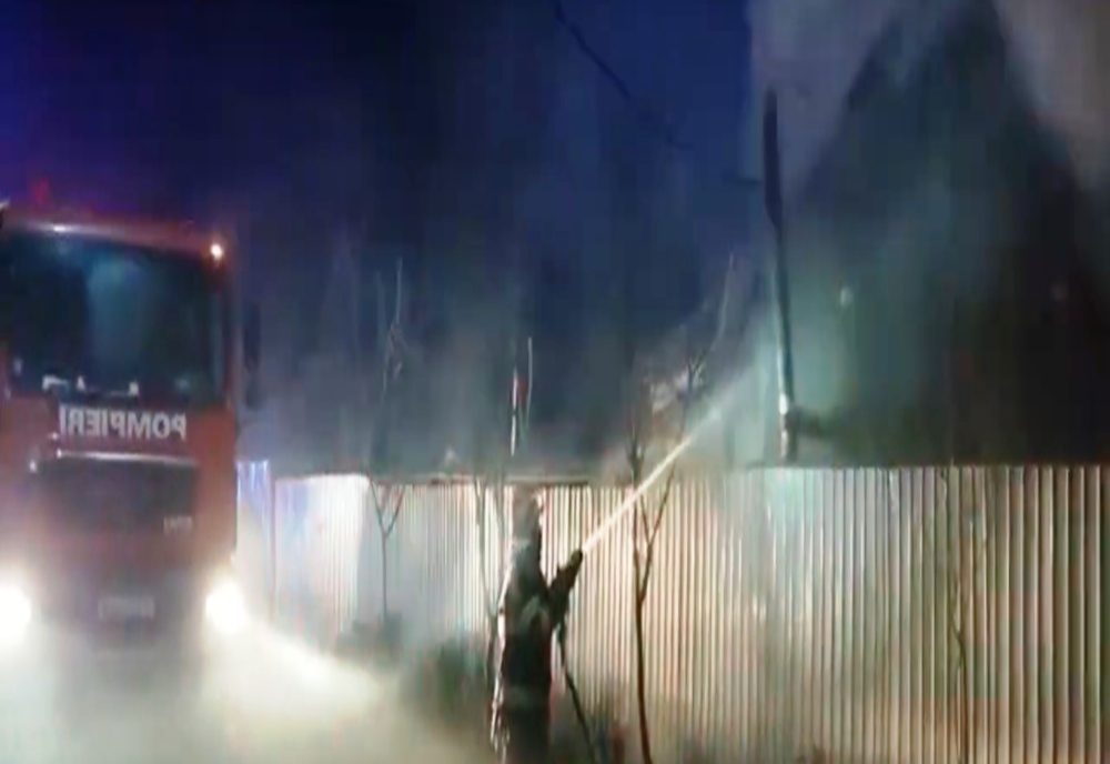 Casă distrusă de un incendiu, într-o comună din Olt (VIDEO)