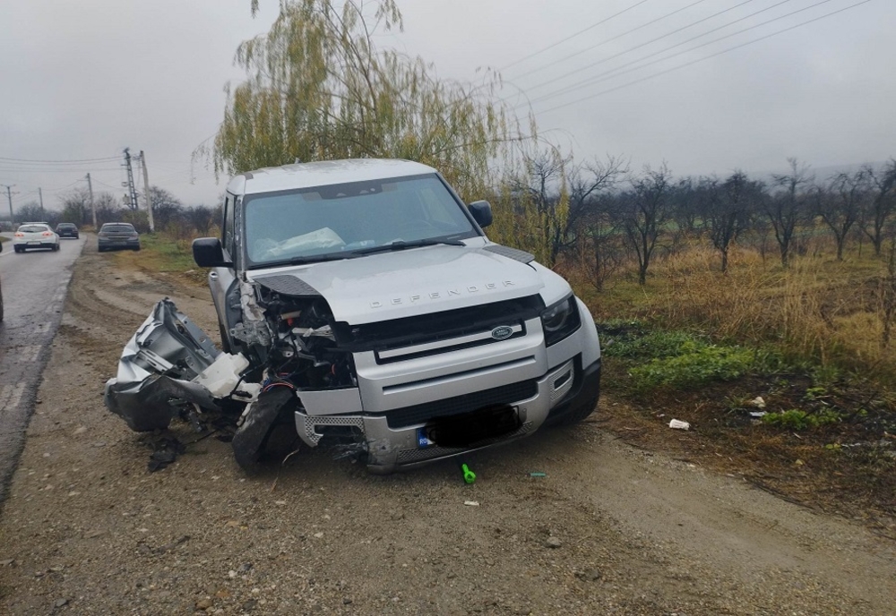 Accident pe Valea Dâmboviţei. Două persoane au fost rănite