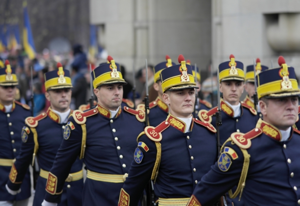 Mobilizare în forță la Parada Militară din Capitală – Peste 1.500 de militari defilează astăzi la Arcul de Triumf