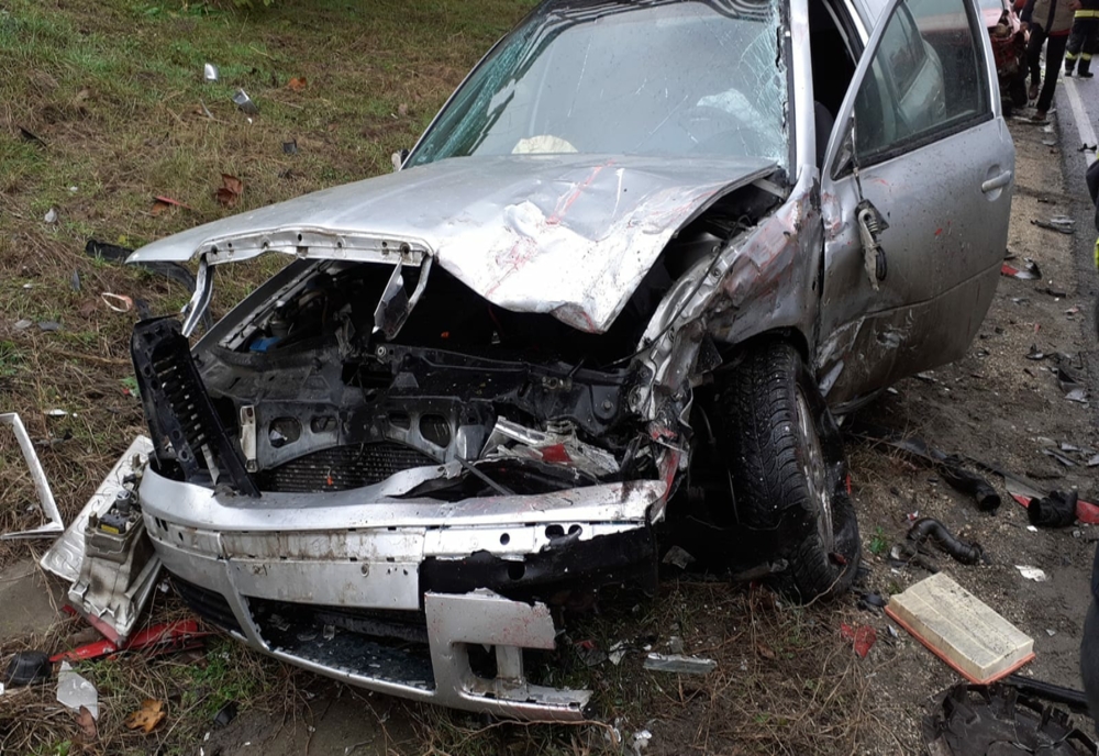 Accident între o mașină și o căruță: Șase persoane au fost rănite