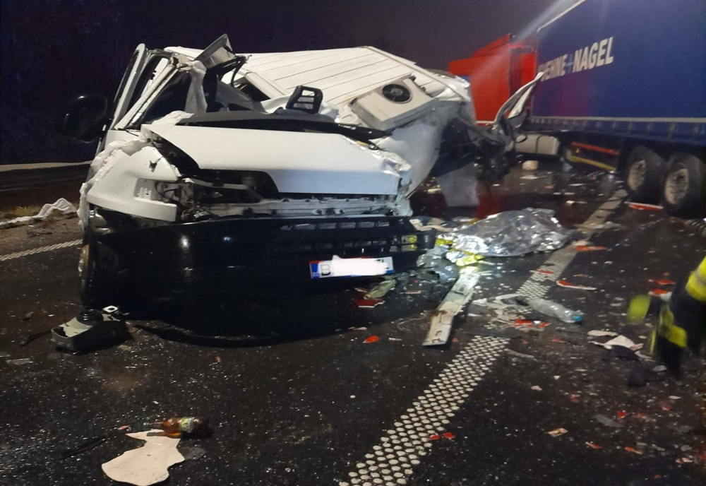 Accident mortal pe autostradă, în județul Hunedoara: trei autovehicule s-au ciocnit