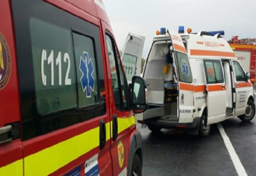O roată desprinsă de la un microbuz a lovit o femeie, într-o localitate din Gorj
