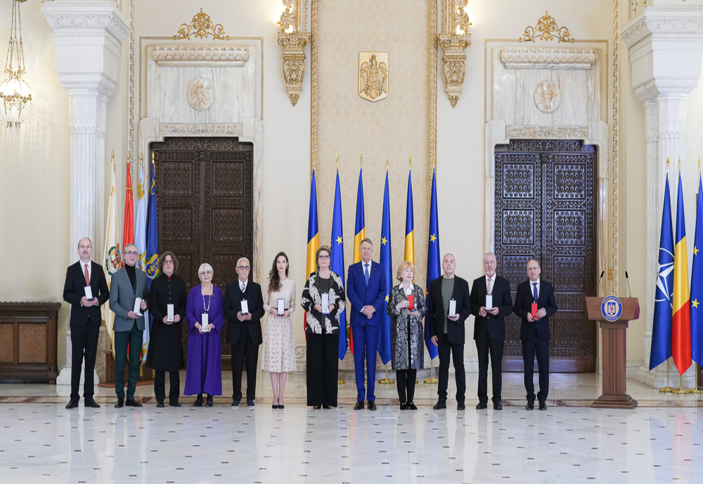 Președintele Iohannis a decorat o serie de personalități și instituții de cultură cu prilejul Zilei Culturii Naționale – FOTO & VIDEO