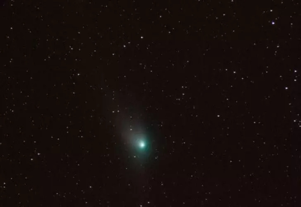 Cometa verde, fotografiată pe cerul României – Cometa e vizibilă o dată la 50.000 de ani