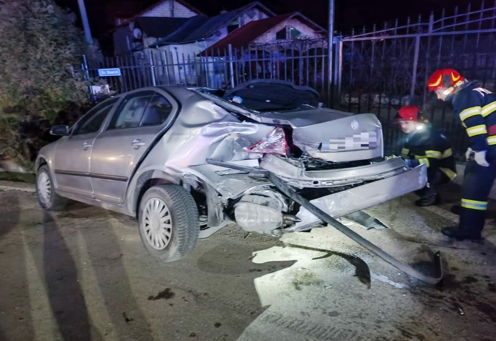 Dâmboviţa. Accident rutier pe DJ711 în localitatea Racovița. Tei persoane au avut nevoie de îngrijiri medicale