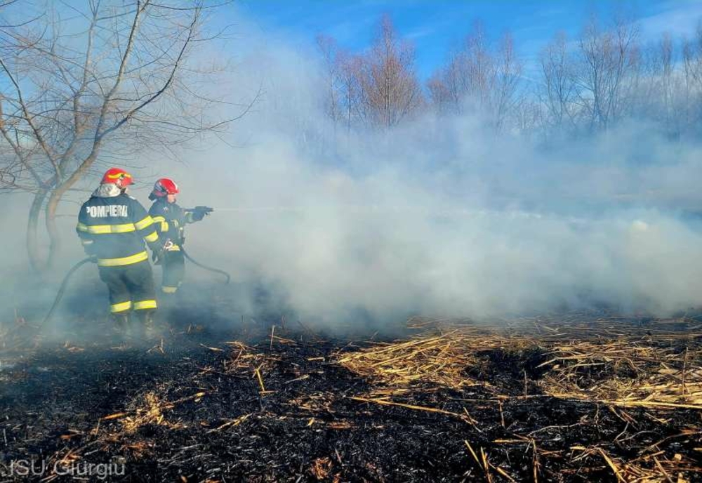 3000 mp de vegetaţie uscată şi păpuriş, au ars într-o localitate din judeţul Giurgiu