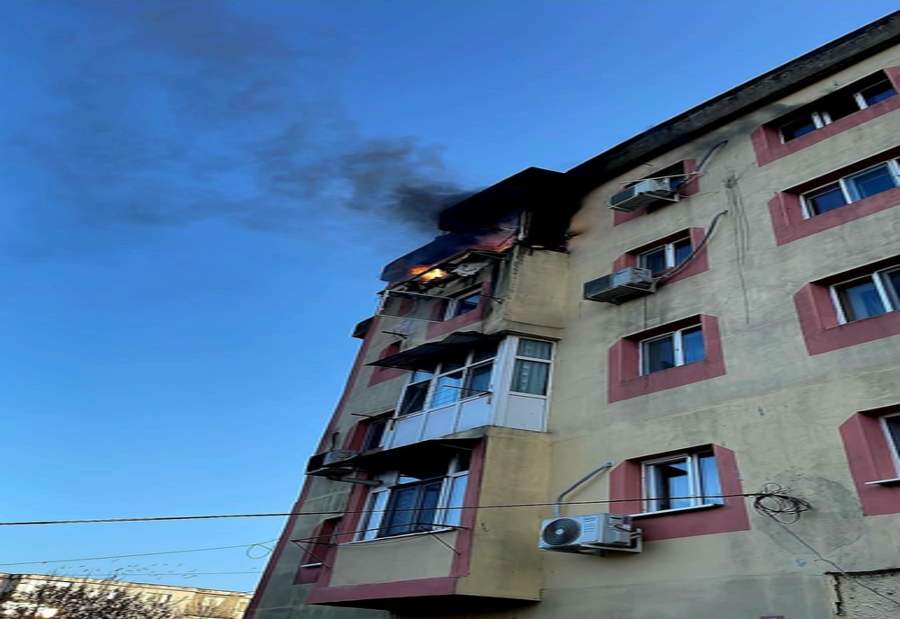 Incendiu violent într-un apartament din Giurgiu. 10 persoane s-au autoevacuat