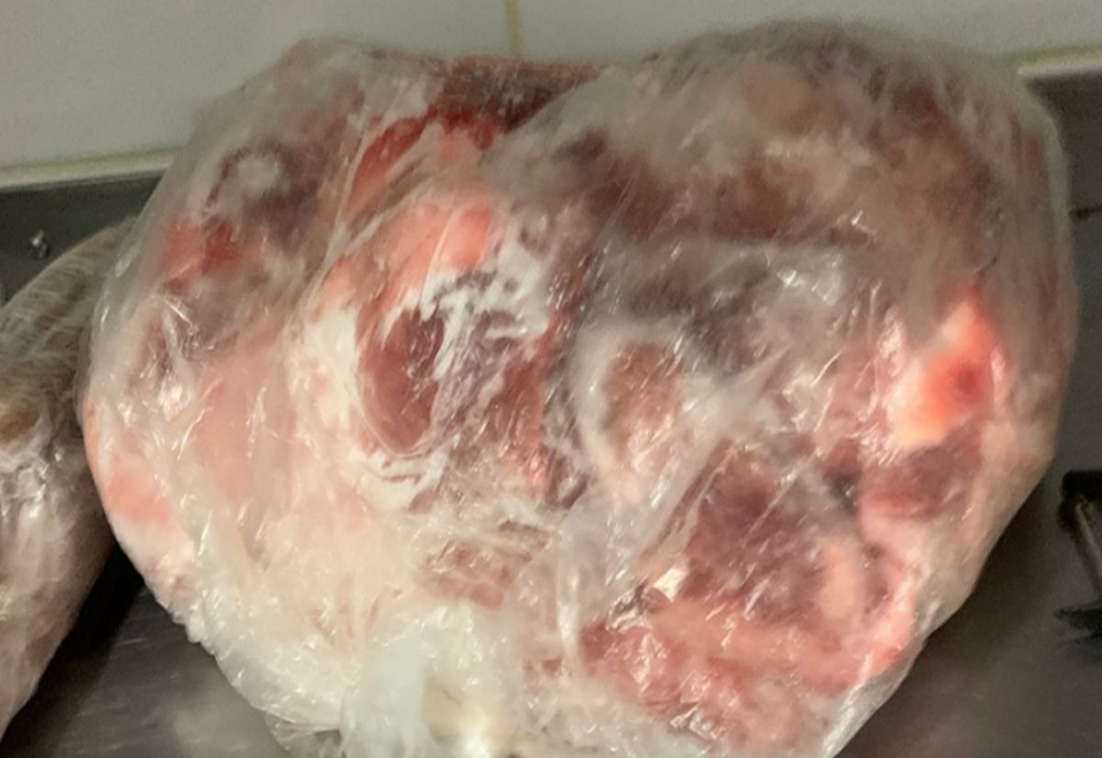 Peste 6 tone de carne congelată, depistate de ANSVSA cu termenul de valabilitate schimbat
