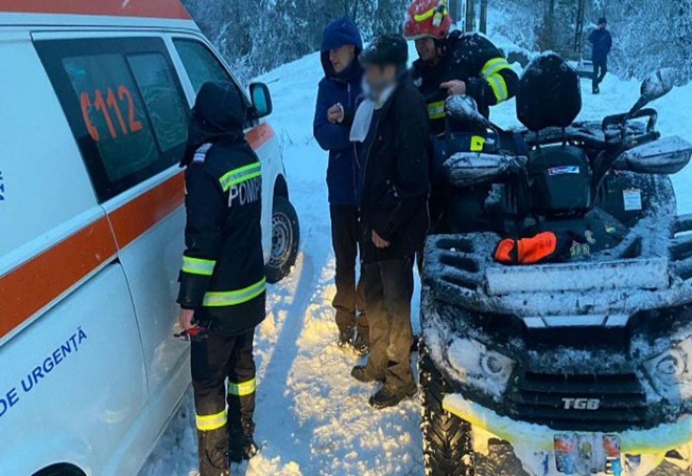 Prahova. Un bărbat de 78 de ani, cu insuficiență respiratorie, a fost salvat în timpul ninsorilor de vineri cu ajutorul unui proprietar de ATV
