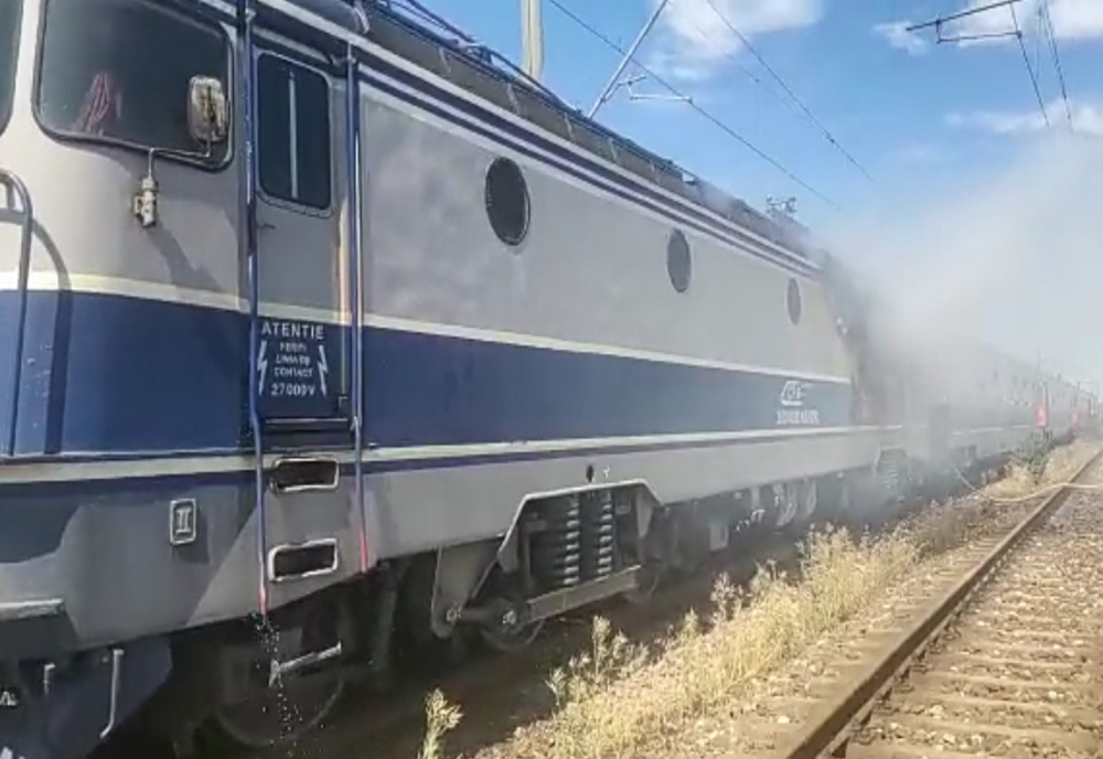 Un tren a luat foc pe ruta Timișoara-Reșița. Călători evacuați de urgență