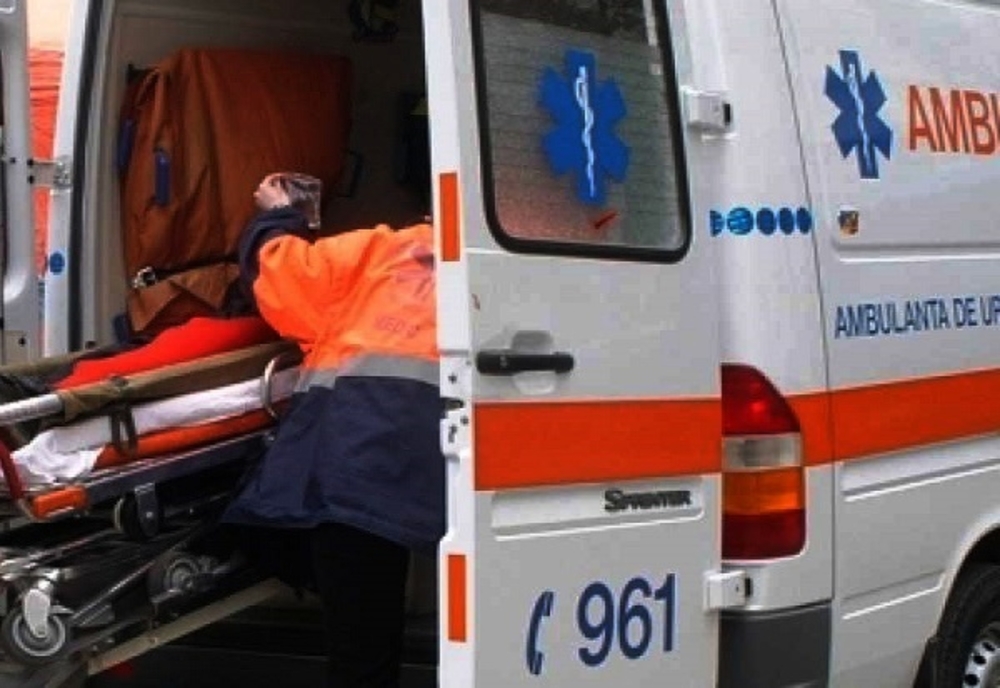 Impact violent între două autovehicule pe DN 71, la Pietroşiţa. Un minor de 7 ani a fost transportat la spital