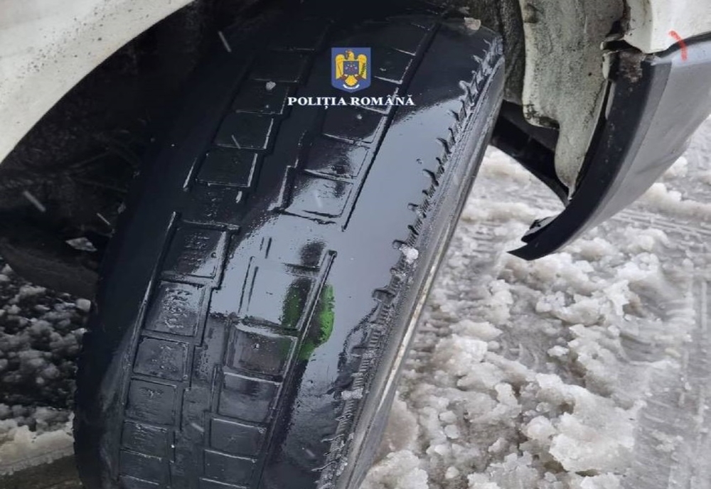 Poliția Română a publicat imagini cu unul dintre motivele pentru care mașinile ajung în șanțuri, în condiții de iarnă