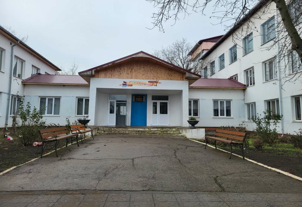 Gimnaziul Vărvăreuca, raionul Florești a semnat un acord de parteneriat cu Școala Gimnazială „Româno-Britanică” din municipiul Galați