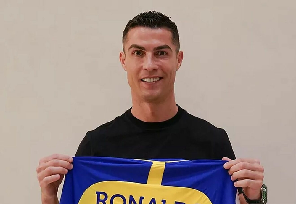 Cristiano Ronaldo a ajuns la Riad. El şi-a adus şi o firmă privată de securitate. Portughezul va fi prezentat marţi, la Al-Nassr