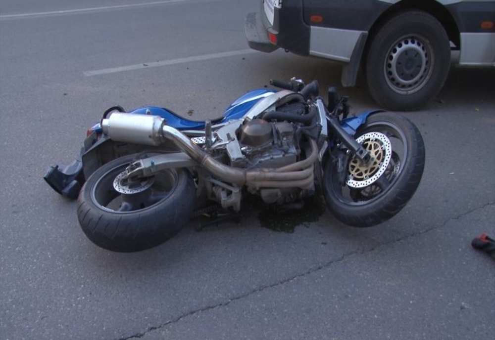 Accident în Lunca Ilvei! Motociclist rănit grav, la spital